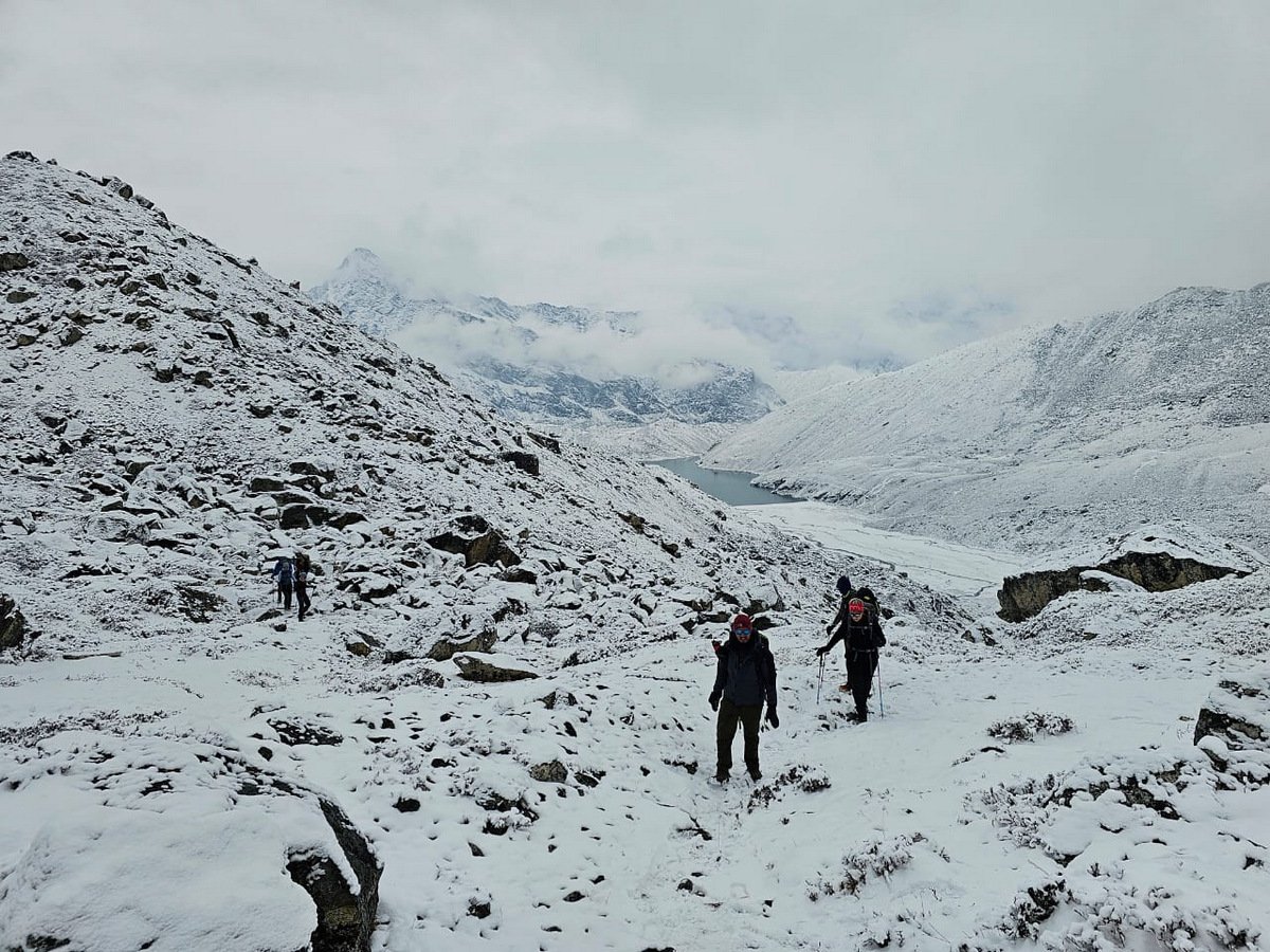 “कात्तिकमै हिमपात: पर्यटनमा उत्साह, सुरक्षामा सतर्कता”