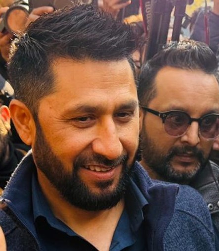 ‘लौरो टेक्ने कि घण्टी बजाउने ?,’भने जवाफमा -समयले बताउला