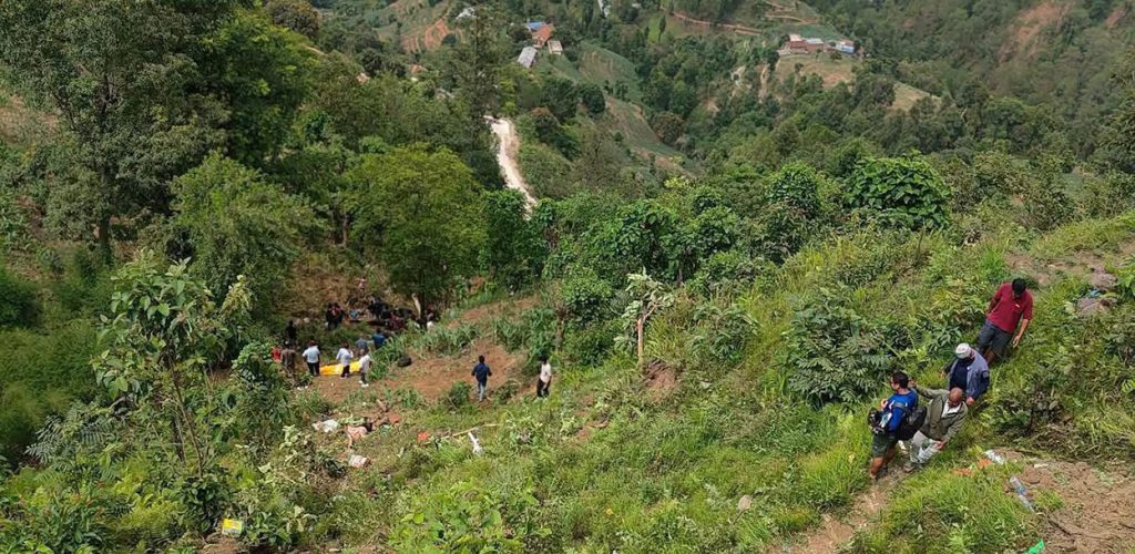 बीपी राजमार्ग अन्तर्गत काभ्रेको बुच्चाकोटमा बस दुर्घटना, ७ जनाको मृत्यु