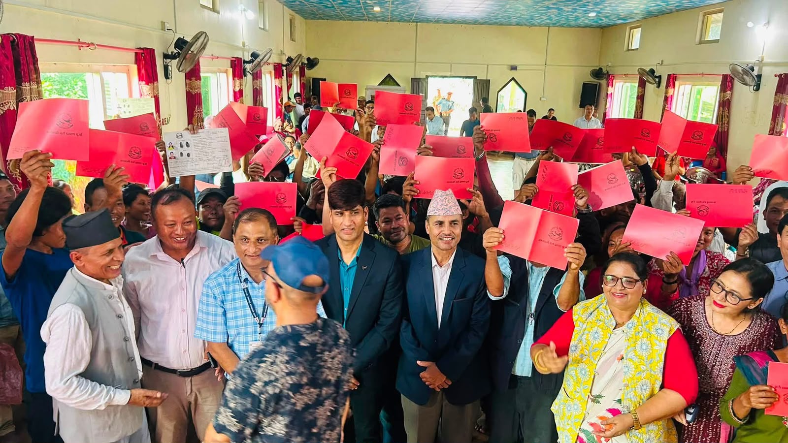 चितवनको इच्छाकामनामा ३४ परिवारलाई लालपुर्जा वितरण