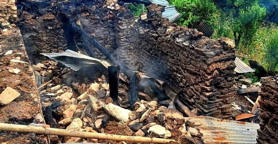 ओखलढुङ्गामा विद्युत् सर्टबाट आगलागी