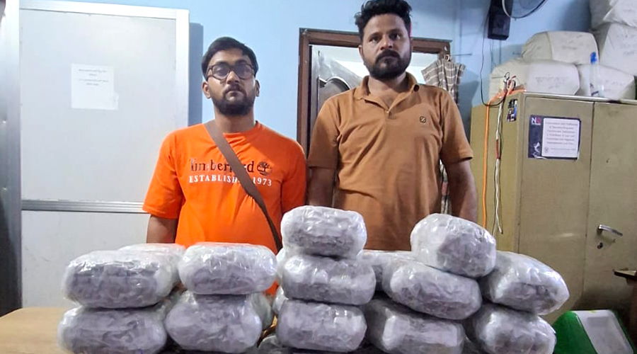 १८ किलो गाँजासहित दुई भारतीय पक्राउ