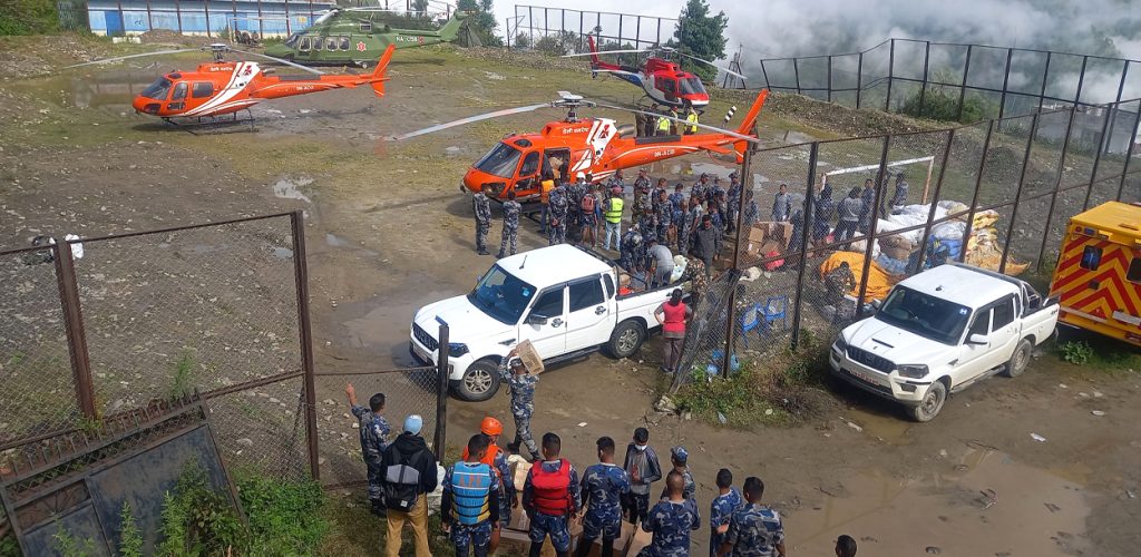 बाढी पीडित भन्छन्- राहत पाएनौं, सरकारको दाबी-ट्रक र हेलिमा गइसक्यो
