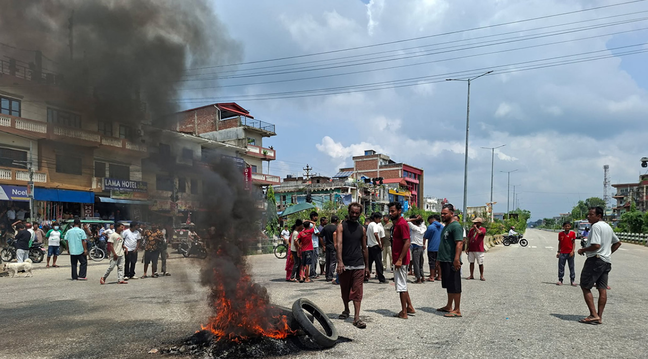 बालिका हत्याको विरोधमा प्रदर्शन, २४ घण्टादेखि पथलैया–वीरगन्ज सडकखण्ड अवरुद्ध