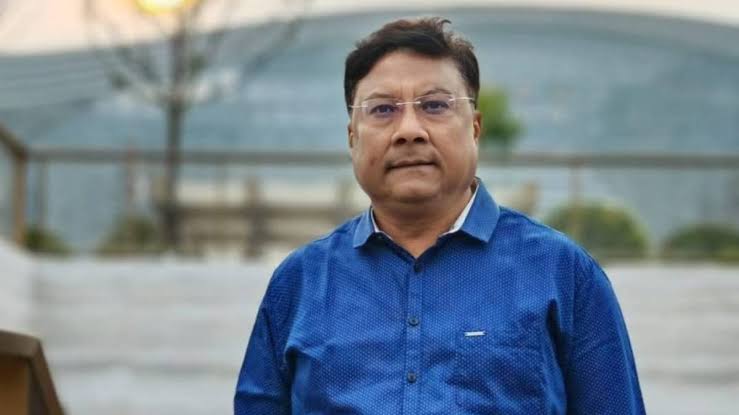 पत्रकार किशोर श्रेष्ठ हतकडीसहित अदालतमा