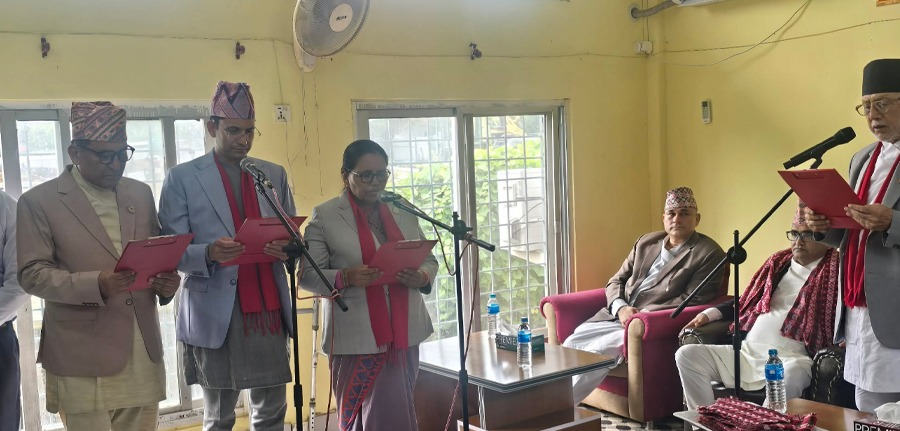 सुदूरपश्चिममा एमालेका चार मन्त्रीले लिए शपथ