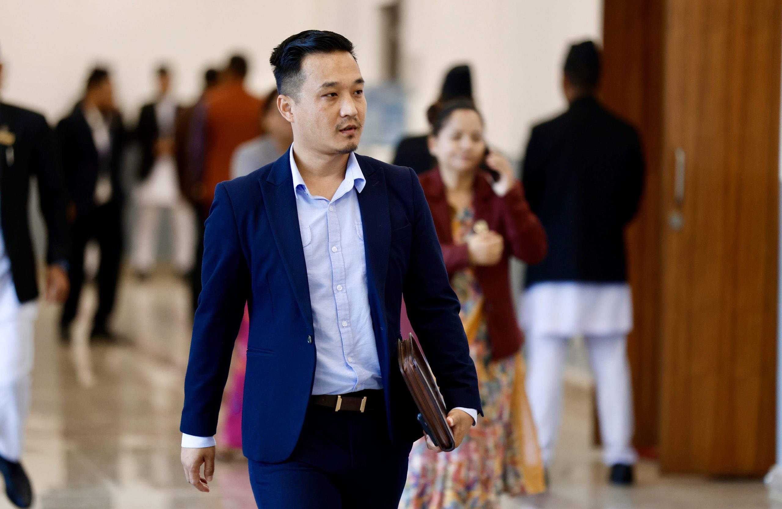 खोज तथा उद्धार प्रभाकारी बनाउन विमानस्थल पुगे गृहमन्त्री गुरुङ