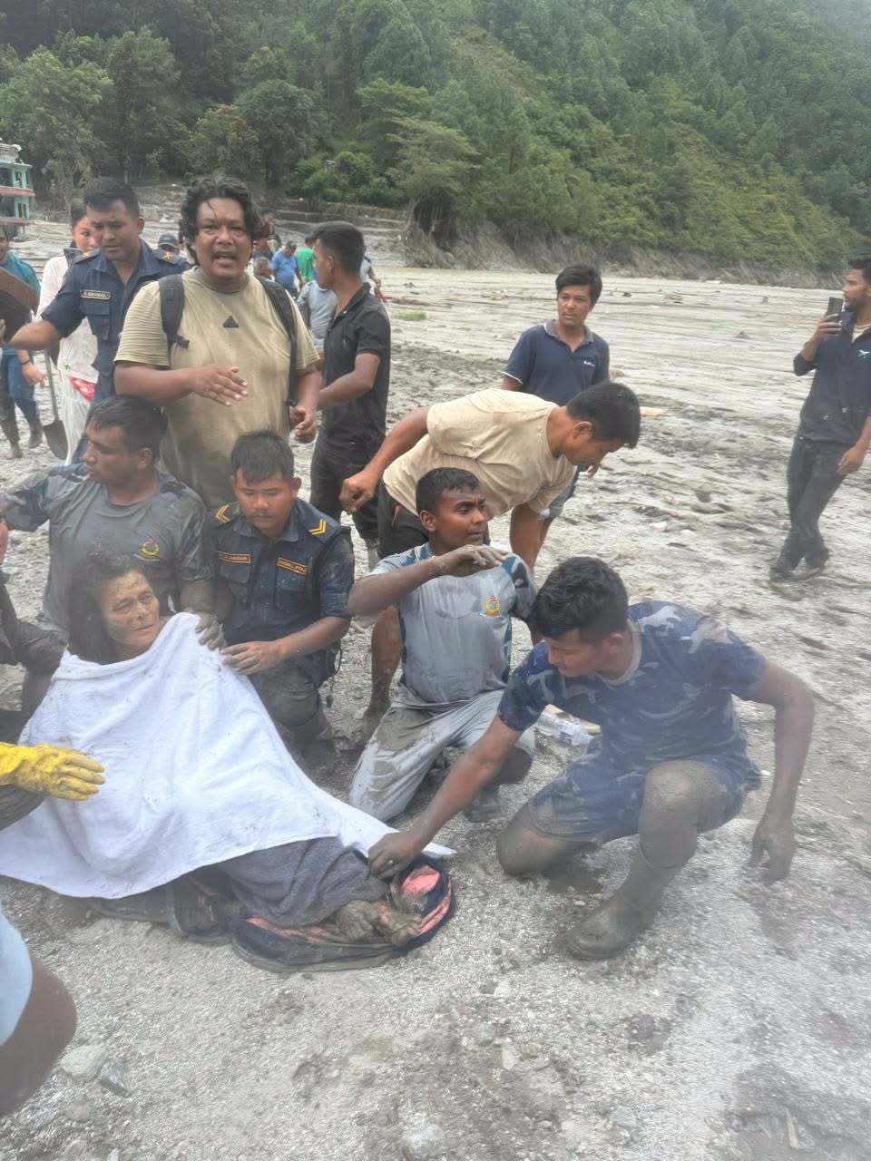 बेत्रावतीबाट उद्धार गरिएकी श्रेष्ठलाई थप उपचारका लागि काठमाडौँ ल्याउने तयारी