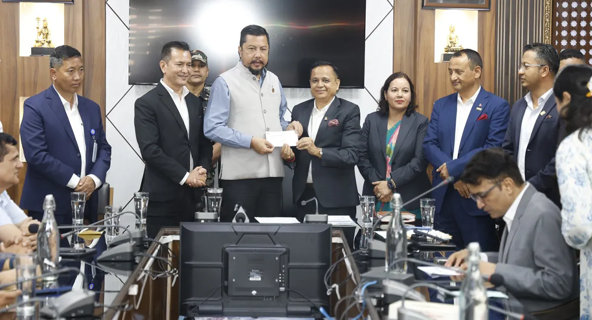 प्रधानमन्त्री दैवी प्रकोप उद्धार कोषमा बिजी ग्रुपको १ करोड २ लाख सहयोग