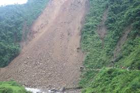 कास्कीमा पहिरोमा परी दुई जना गम्भीर घाइते