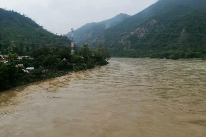 अछामको बेनीघाटमा कर्णालीको सतह बढ्यो, तटीय क्षेत्रमा उच्च सतर्कता अपनाउन आग्रह