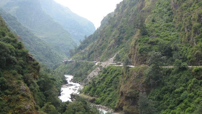 अरनिको राजमार्गको कोदारी खण्ड अवरुद्ध