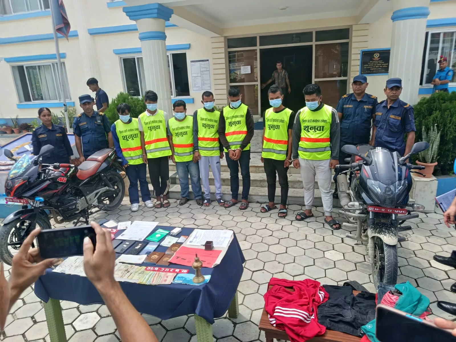 रामेछापमा लुटपाट तथा चोरीका घटनामा संलग्न ७ जना पक्राउ